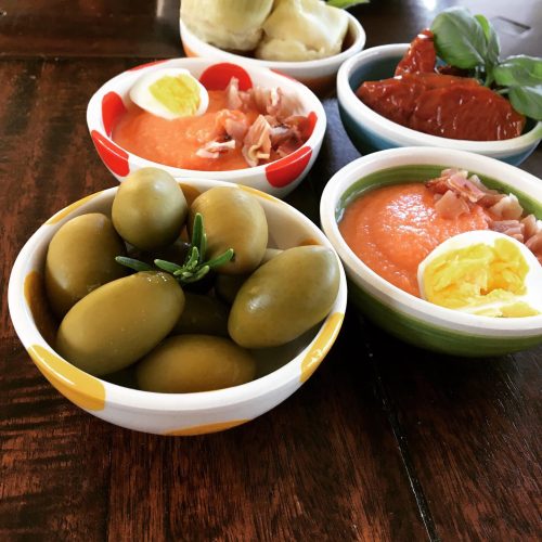 Tapas in Schälchen, aus Nijar
